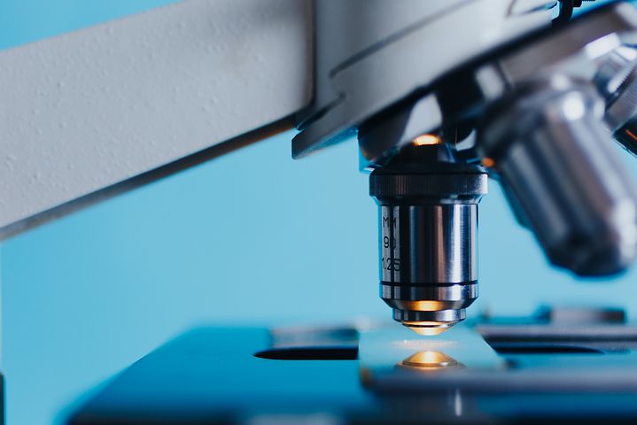 Laboratoriyada mikroskopla analiz